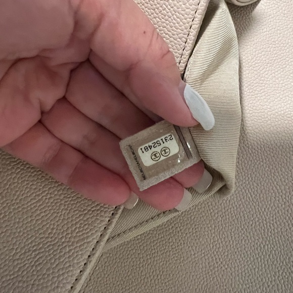 Chanel le boy new medium beige - Picture 13 of 15
